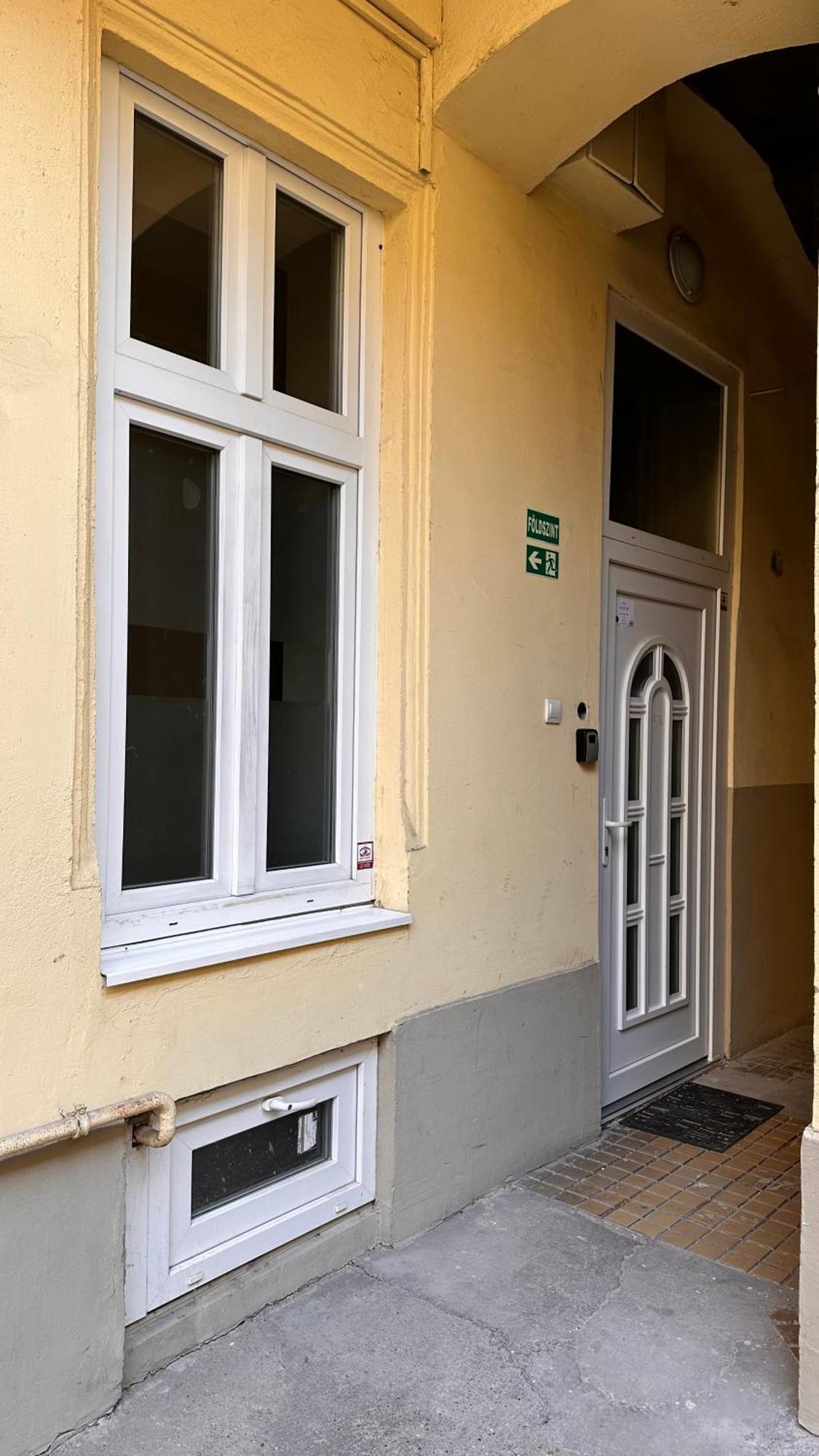 Ultra Modern Home Budapest Extérieur photo